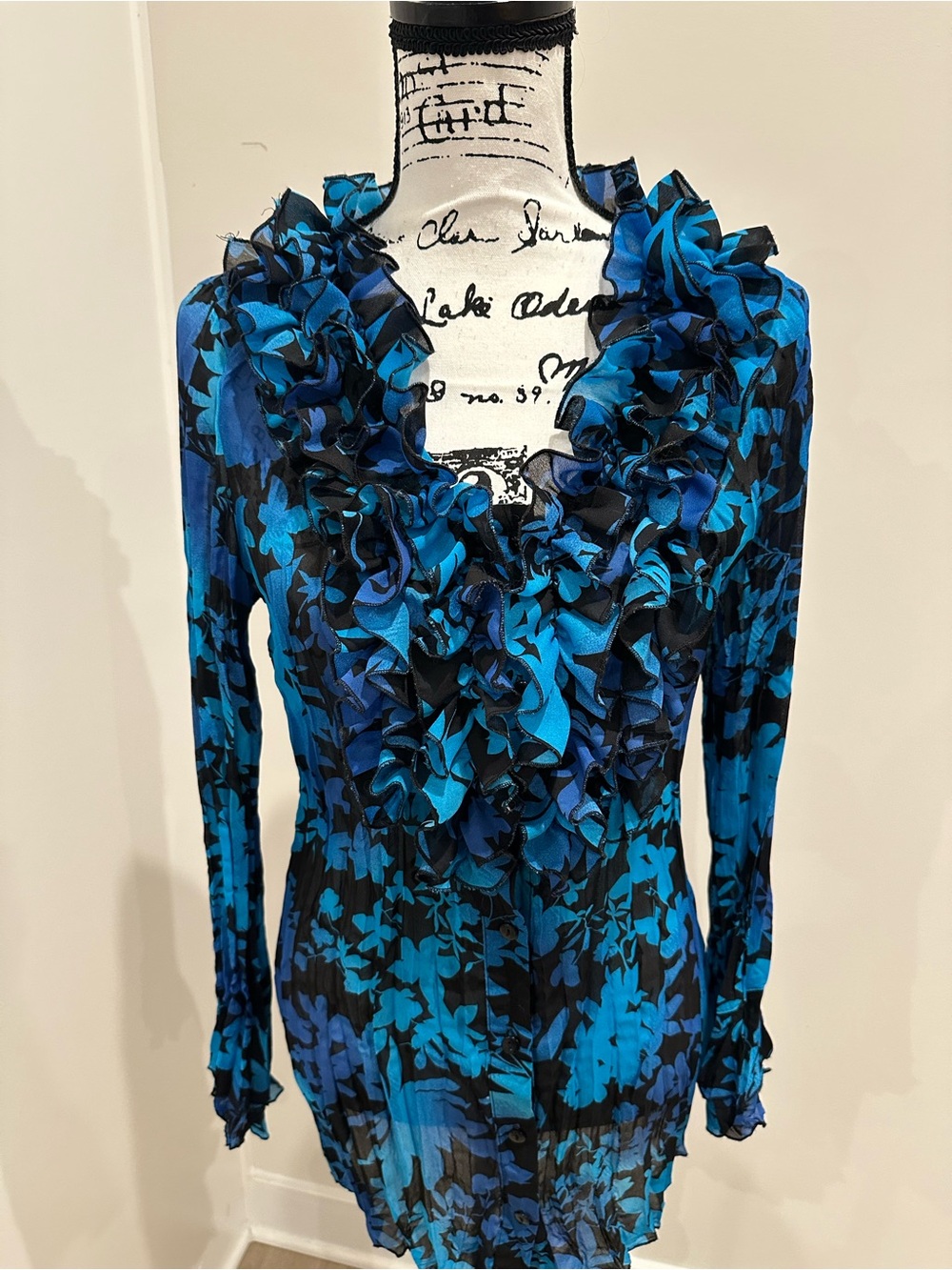 Blue Floral Ruffle Front Long Sleeve Women's Top Fits like a Medium